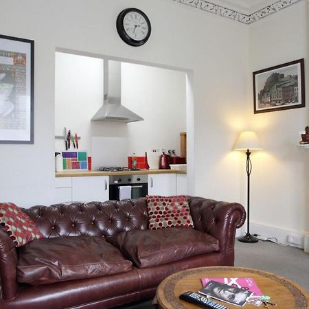 Modern And Colourful Flat By The Castle Apartment เอดินบะระ ภายนอก รูปภาพ