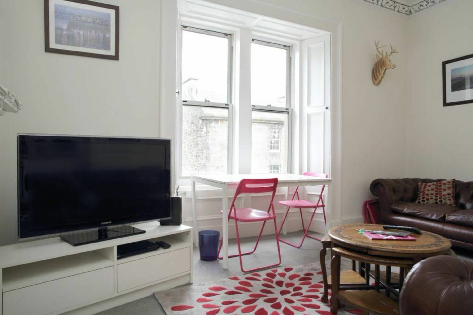 Modern And Colourful Flat By The Castle Apartment เอดินบะระ ภายนอก รูปภาพ